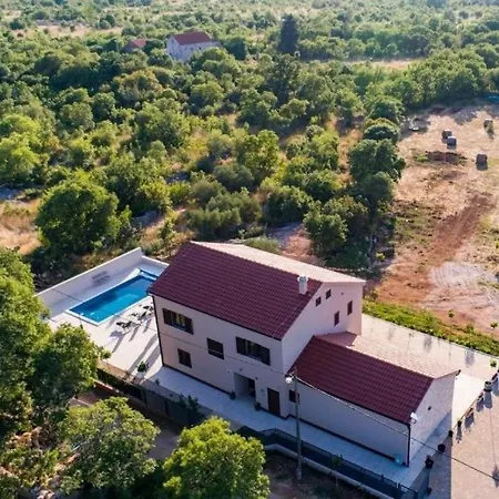 Family Friendly House With A Swimming Pool Drnis, Zagora - 25275 Drniš